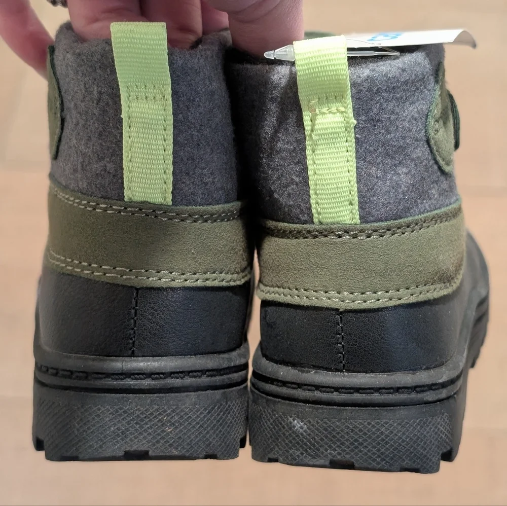 Carter’s Toddler Duck Boots Toddler Size 8 NO BOX